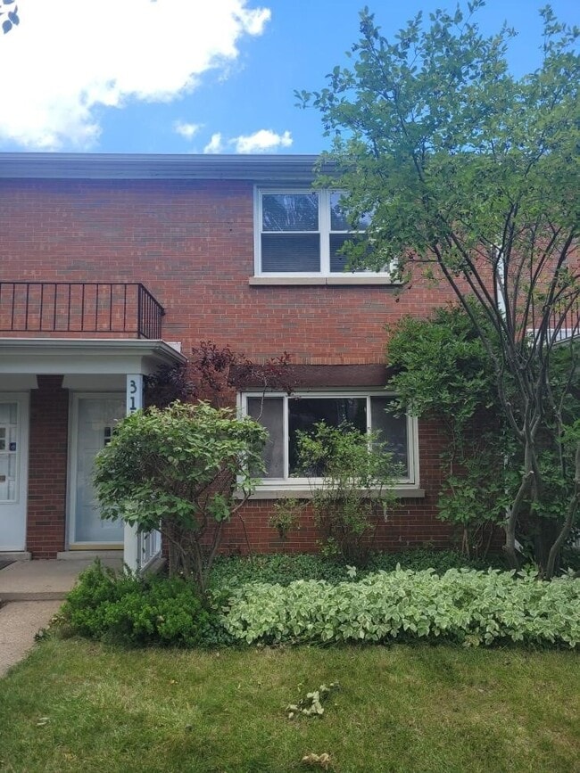 Building Photo - 3139 Central St