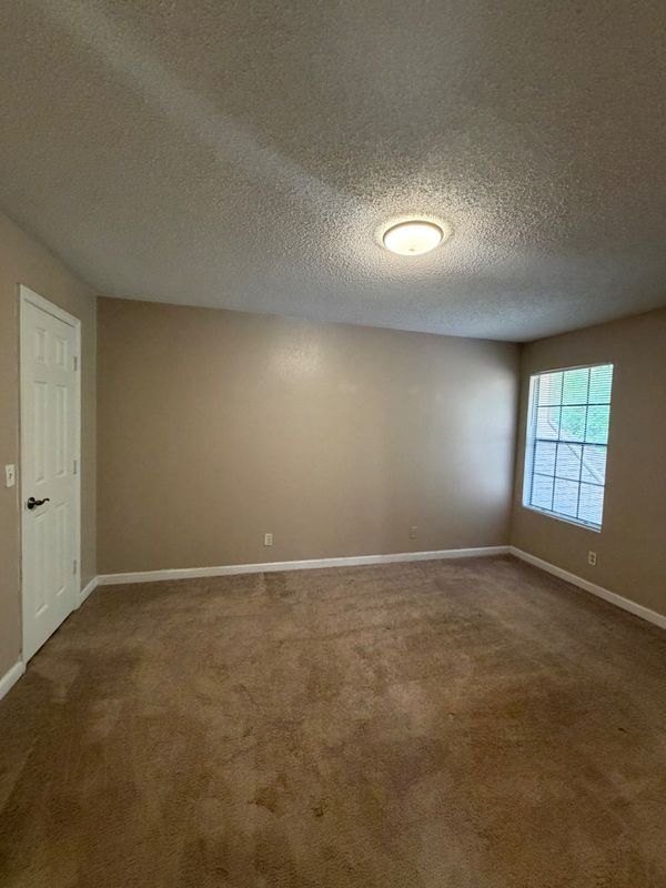 Foto del edificio - 485 Forestway Cir
