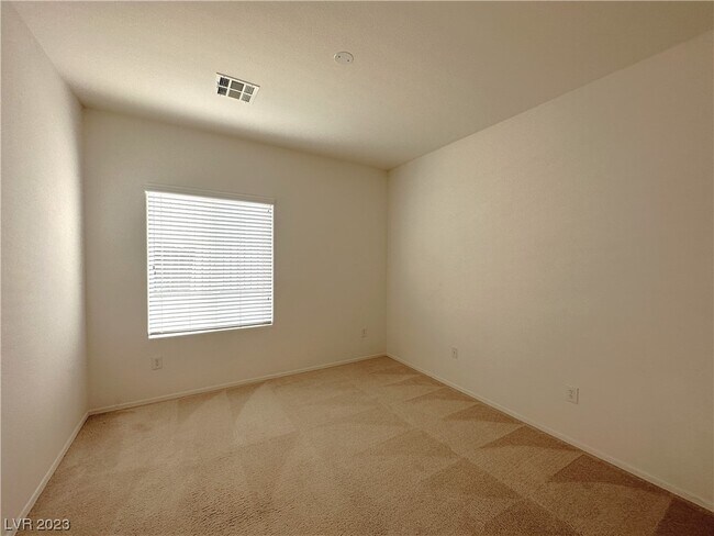 Building Photo - 2092 Sawtooth Mountain Dr