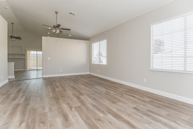 Foto del edificio - 2519 Hollow Oak Ave