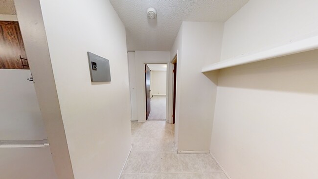 Building Photo - 9656 Hillcrest Dr
