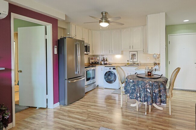 Foto del edificio - Beautiful 2 Bed, 2 Bath Condo in 62+ Commu...
