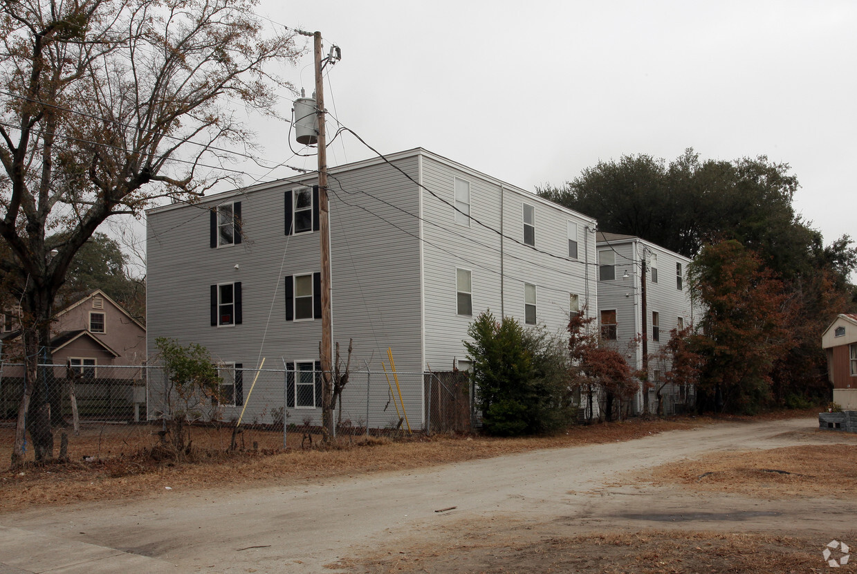 Primary Photo - Attaway Apartments