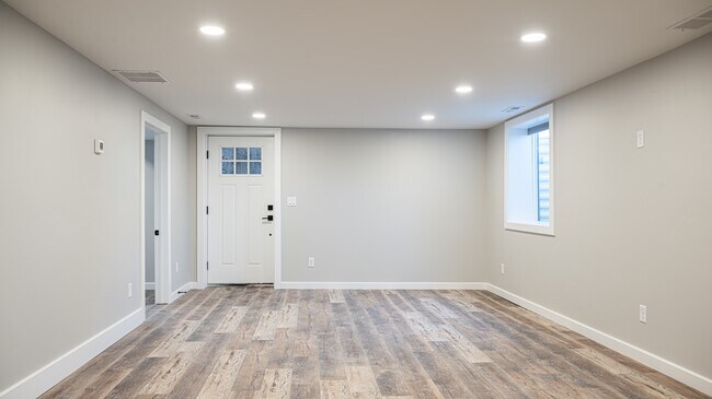 Foto del edificio - 3250 Midway Ave