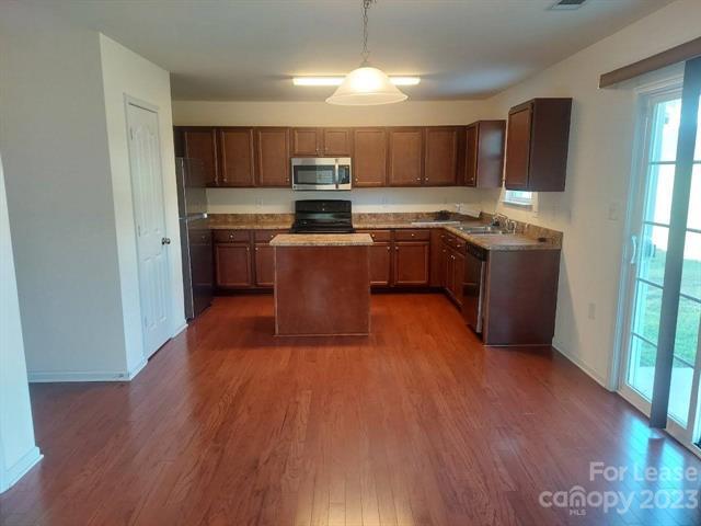 Foto del edificio - 940 Cassidy Dr