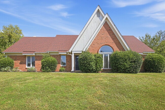 Building Photo - 5000 W Old Farm Rd