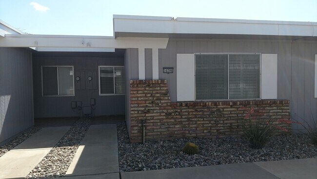 Foto del edificio - GREAT TOWNHOME IN YUCCA COURT-SUN CITY!!