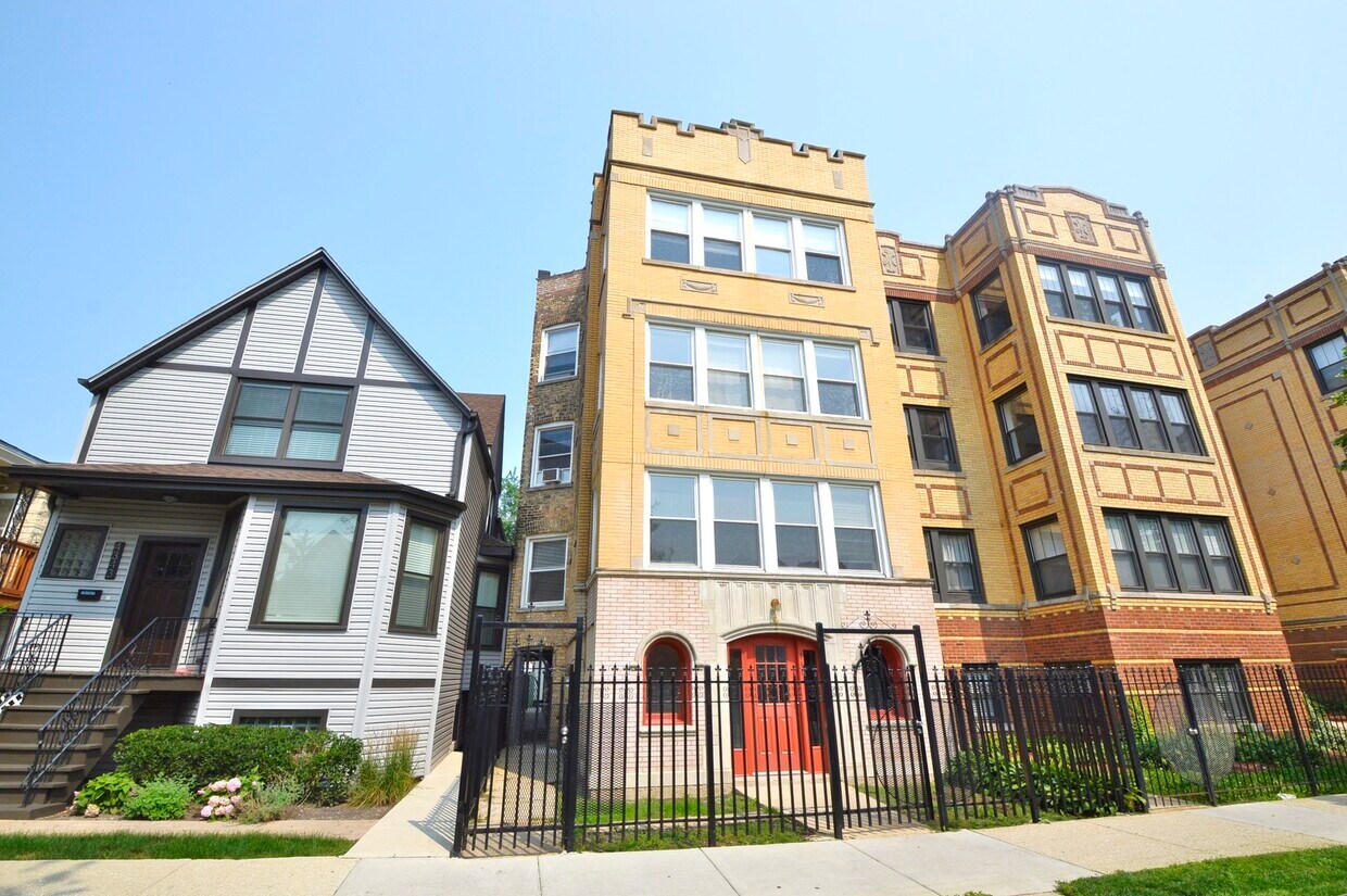 Primary Photo - 4341 N Troy St