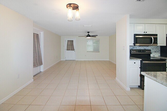 Building Photo - 401 Circlewood Dr