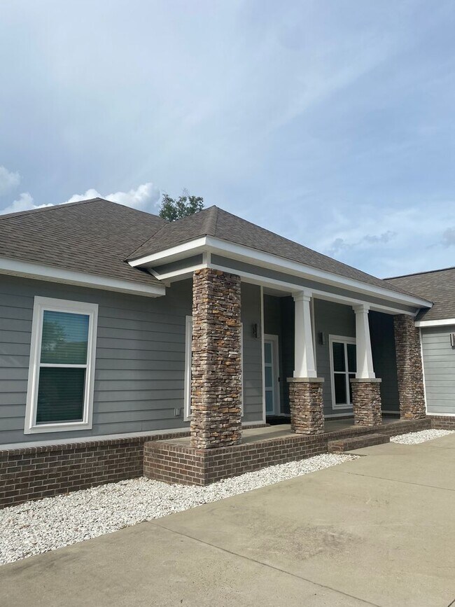 Foto del edificio - Beautiful 4 BR 2 bath in Prospect Ridge area