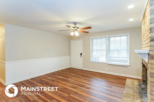 Foto del edificio - 242 Iris Dr