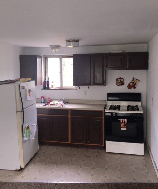 Building Photo - 705 Lorenz Ave