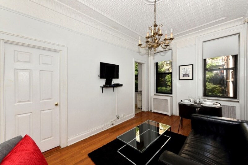 Foto principal - 251 E 49th St