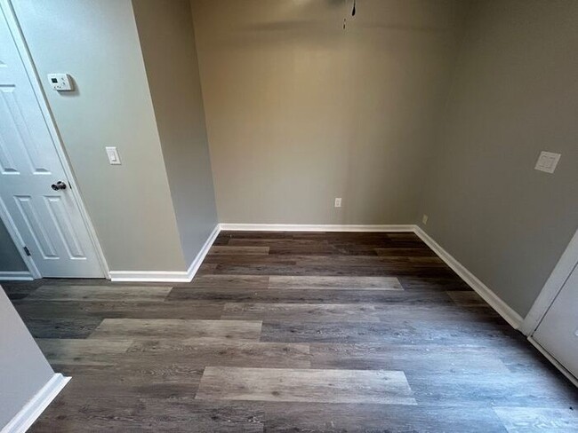 Building Photo - Two bed/Two and a Half Bath Townhome in We...