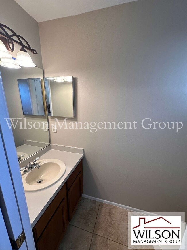 Building Photo - 2971 Embassy Ct