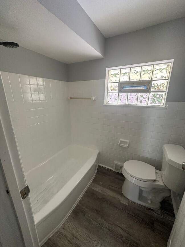 Foto del edificio - 3bd Garfield Heights Ranch Section 8