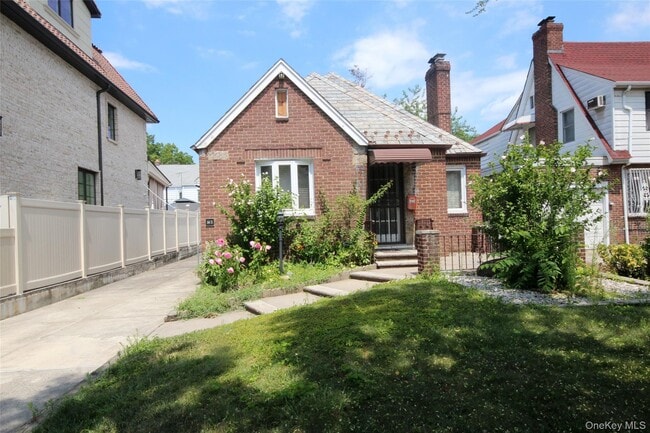 Foto del edificio - 144-33 Coolidge Ave