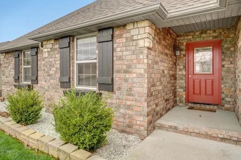 Building Photo - 4662 Oneida Dr