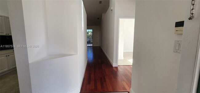 Foto del edificio - 7400 S Aragon Blvd