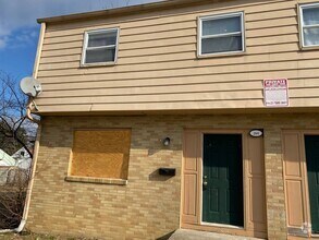 Building Photo - 242 N Southampton Ave