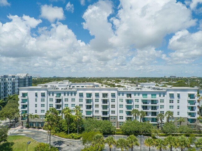 Foto del edificio - 2401 NE 65th St