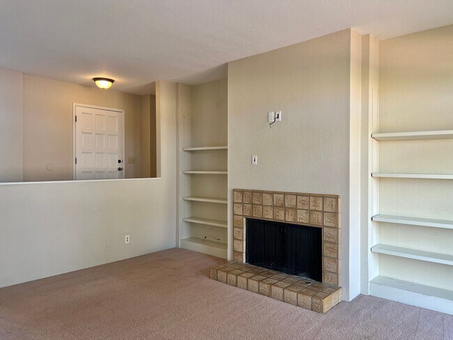 Building Photo - Ridgemark Condo