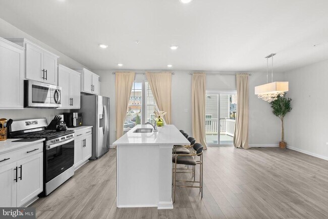 Building Photo - 9715 Summerton Dr