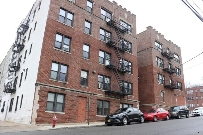 Exterior del edificio - 130 Grand Ave