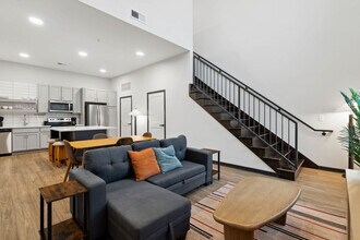 Building Photo - 423 E Michigan St