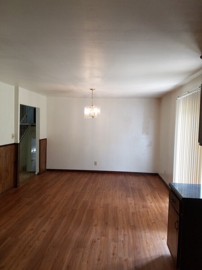 Comedor - 1975 Thomas Drive