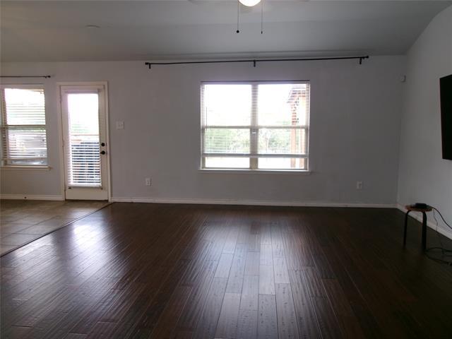 Foto del edificio - 5727 Mountain Hollow Dr