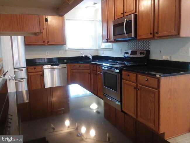 Building Photo - 13717 Gullivers Trail