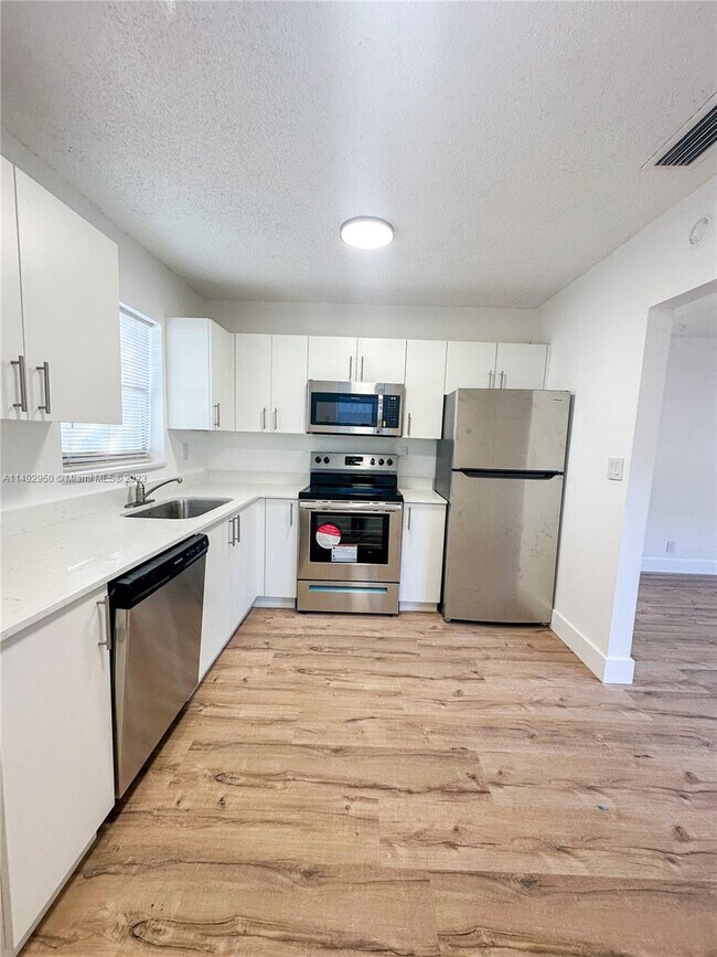 Building Photo - 6040 SW 35th St
