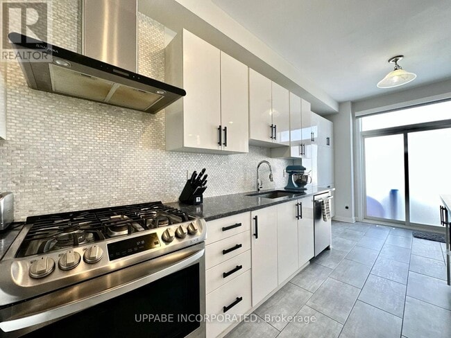 Building Photo - 63 Gardenpost Ter