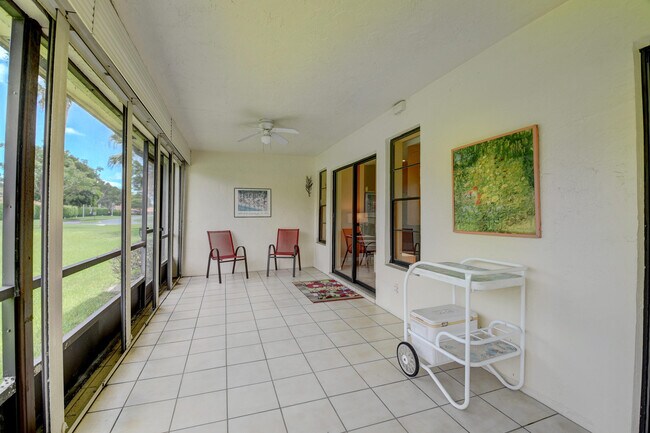 Foto del edificio - 5895 Autumn Lake Ln