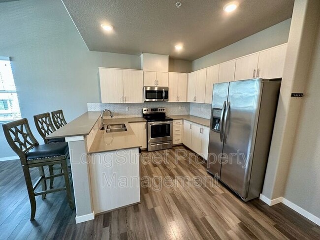 Building Photo - 17051 SW Appledale Rd