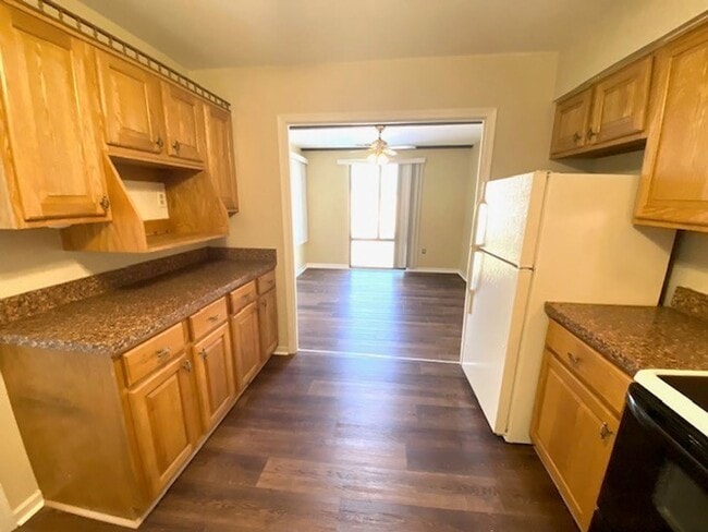 Foto del edificio - Two Bedroom Condo on 2nd Floor
