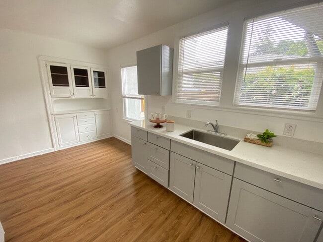 Photo - 82nd &amp; Hillside Apartment