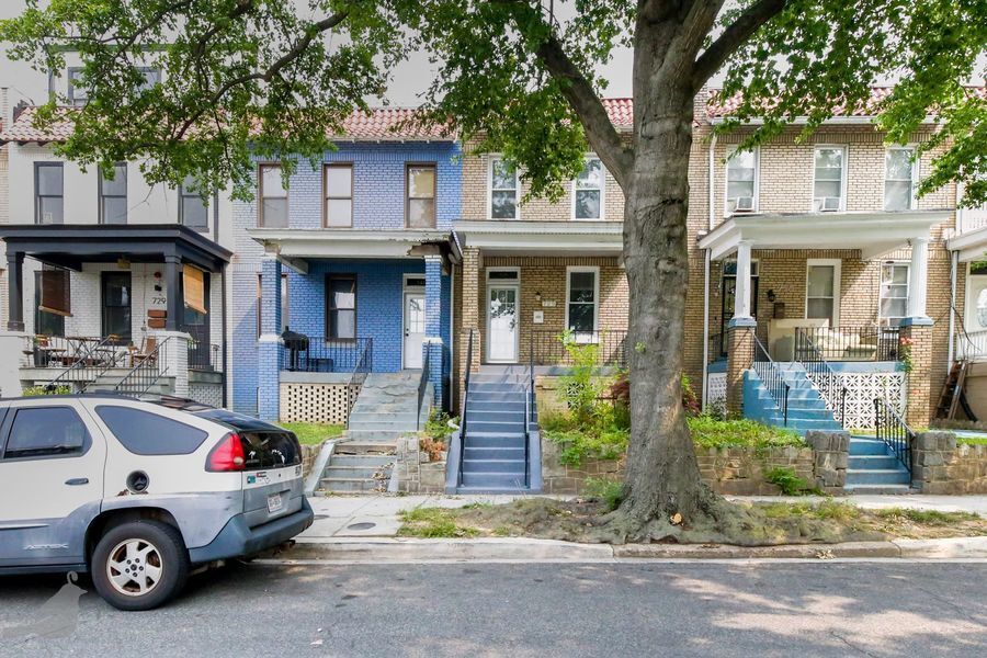 Foto principal - Charming 4 Bedroom in Columbia Heights! Pa...
