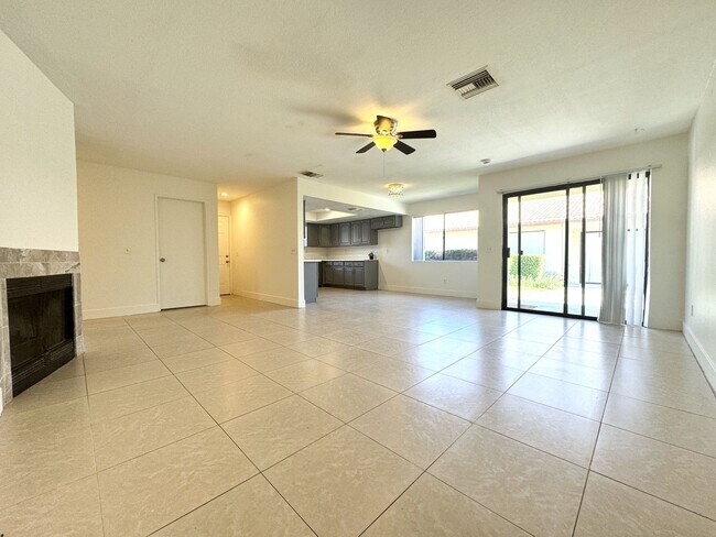 Foto del edificio - AVAILABLE NOW!! 3 Bed / 2 Bath Apartment i...