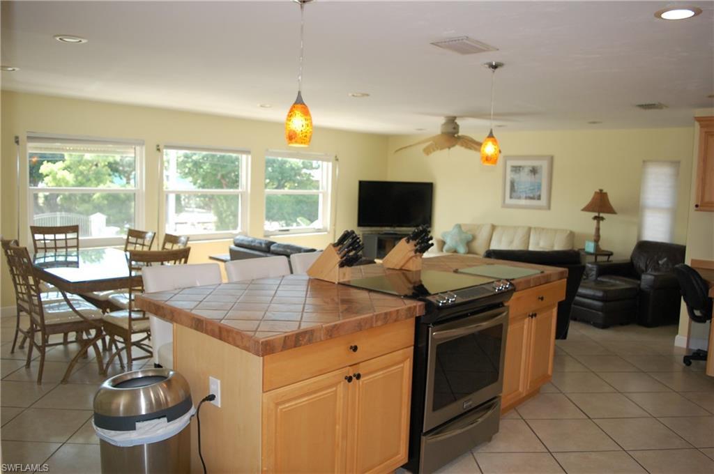 Foto del edificio - 7973 Estero Blvd