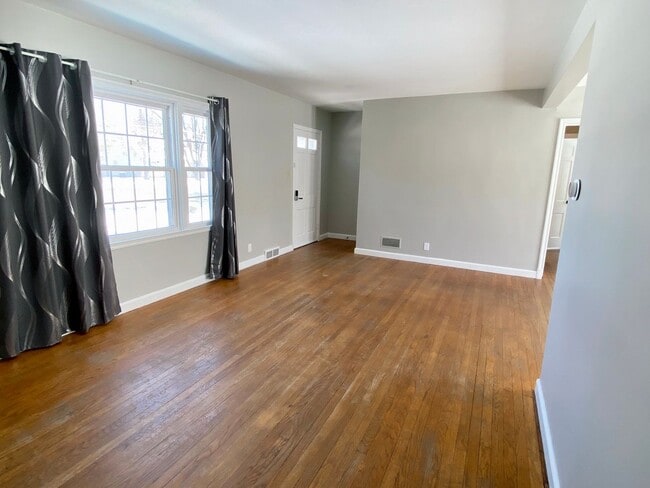 Building Photo - 3 Bed House Close to Downtown Ames