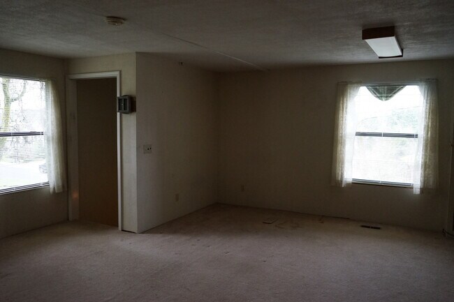 Building Photo - 14017 NW 43rd Ave
