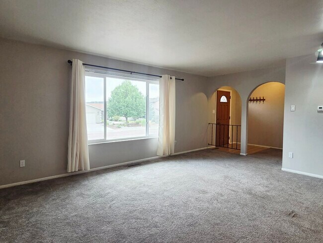 Building Photo - 250 Dolomite Dr