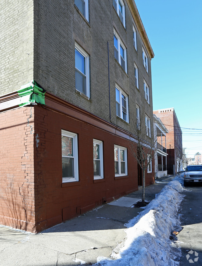 Building Photo - 64 Palmer St