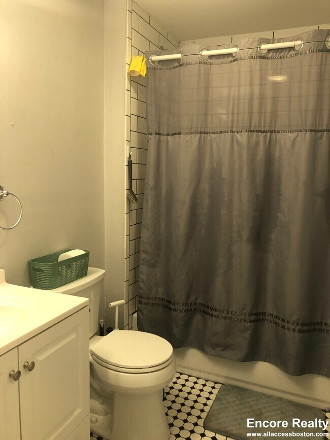 Building Photo - 38 Crescent Ave