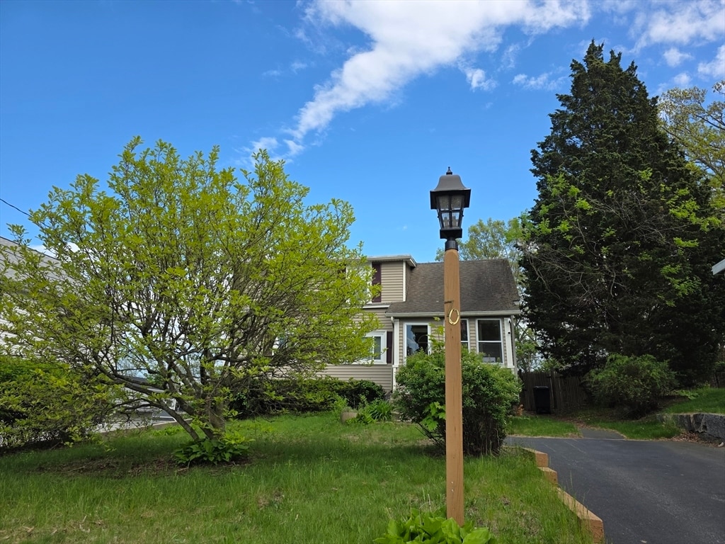 Primary Photo - 70 Albertina St