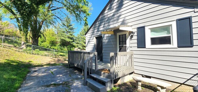 Photo - Charming 2 Bedroom in Red Bank!!! House