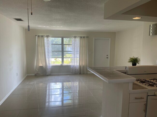 Foto del edificio - 8251 NW 24th St