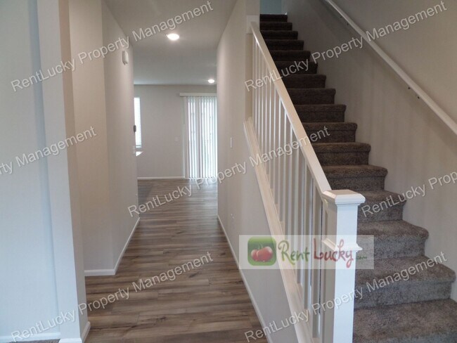 Foto del edificio - Fantastic 3-Bedroom + Den + Bonus Room Home with A/C in Milton!